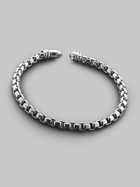 Large box chain bracelet in sterling silver with signature DY lobster claw clasp.8¾ long Large box chain bracelet in sterling silver with signature DY lobster claw clasp.8¾ long