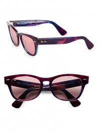 A nylon style in a signature design. Available in havana with crystal green lens or rose-purple with rose lens. Logo temples100% UV protectionMade in Italy 