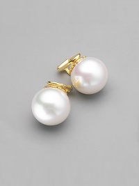 Nothing could be simpler or lovelier than a single white pearl with convenient clip-on styling. 14mm organic man-made pearls 14k gold vermeil Clip-on back Made in Spain