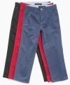 Pick the right look to accent his laid-back style. These Tommy Hilfiger pants are the perfect classic complement.