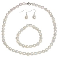 Genuine Freshwater White Pearl Necklace Bracelet & Earring Set Genuine Freshwater White Pearl Necklace Bracelet & Earring Set