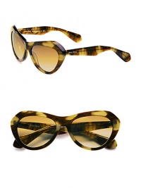A retro design in lightweight acetate. Available in black with grey lens or red havana with pink gradient lens. Logo temples100% UV protectionMade in Italy A retro design in lightweight acetate. Available in black with grey lens or red havana with pink gradient lens. Logo temples100% UV protectionMade in Italy