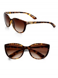 Feminine nylon frames with a metal logo on the temples. Available in black with gray gradient lens or havana with brown gradient lens. UV 400 lens Made in Italy Feminine nylon frames with a metal logo on the temples. Available in black with gray gradient lens or havana with brown gradient lens. UV 400 lens Made in Italy