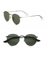 Thin, retro inspired round metal aviators. Available in gold with crystal green lens or black with crystal green lens.UV 400 lens 100% UV protection Made in Italy 