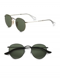 Thin, retro inspired round metal aviators. Available in gold with crystal green lens or black with crystal green lens.UV 400 lens 100% UV protection Made in Italy Thin, retro inspired round metal aviators. Available in gold with crystal green lens or black with crystal green lens.UV 400 lens 100% UV protection Made in Italy