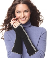 Take your style to the limit with these long and luxurious fingerless cashmere gloves by Weberline Couture. Take your style to the limit with these long and luxurious fingerless cashmere gloves by Weberline Couture.