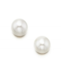 Little girls love to play dress up--and these cultured freshwater pearl earrings will give her the grown-up style she longs for. Set in 14k gold.