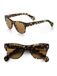 Plastic wayfarer inspired frames. Available in dark tortoise brown with cosmik ton lens. 100% UV protection Imported Plastic wayfarer inspired frames. Available in dark tortoise brown with cosmik ton lens. 100% UV protection Imported