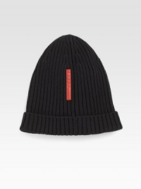 Classic winter essential in fine ribbed wool.Applied logo detail70% wool/30% cashmereDry cleanMade in Italy Classic winter essential in fine ribbed wool.Applied logo detail70% wool/30% cashmereDry cleanMade in Italy