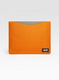 Secure your investment in style with this protective nylon-canvas case, with leather lining to hold your device in place.Open topLeather liningNylon canvas11 x 6Imported Secure your investment in style with this protective nylon-canvas case, with leather lining to hold your device in place.Open topLeather liningNylon canvas11 x 6Imported