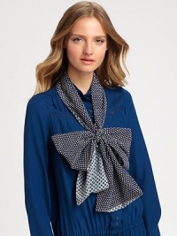 A double sided design with complimentary prints in luxurious silk. SilkAbout 8 X 75Dry cleanMade in Italy A double sided design with complimentary prints in luxurious silk. SilkAbout 8 X 75Dry cleanMade in Italy