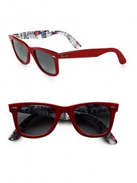Classic acetate wayfarer shades feature a London street scene. Available in red with London print with crystal green lens.Logo temples100% UV protectionMade in Italy Classic acetate wayfarer shades feature a London street scene. Available in red with London print with crystal green lens.Logo temples100% UV protectionMade in Italy