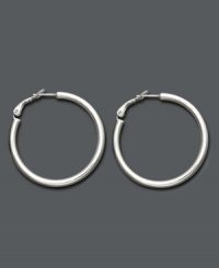 Eternally stylish and effortlessly chic. Giani Bernini's hoop earrings feature a tube shape and sterling silver setting. Approximate diameter: 1-1/2 inches.