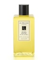 The first Jo Malone fragrance was created as a gift for the original 20 facial clients. The warm, woody scents of sandalwood and cedarwood are seasoned with nutmeg and vibrant ginger in this unexpected combination of ingredients. Nutmeg & Ginger Bath Oil gently fragrances and moisturizes the skin. Lush and softly foaming, it's pure relaxation.