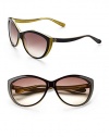 A retro cat's-eye design crafted out of two-tone plastic. Available in black horn with brown gradient lens.Plastic logo temples100% UV protectionMade in Italy