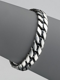 Narrow curb chain in sterling silver. 8½ long Imported Narrow curb chain in sterling silver. 8½ long Imported