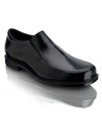 In the design of sleek slip-on men's dress shoes, these moc toe loafers for men from Rockport work just as well in your out-of-office agenda. In the design of sleek slip-on men's dress shoes, these moc toe loafers for men from Rockport work just as well in your out-of-office agenda.
