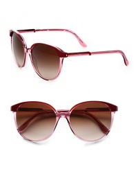 This tonal design features a classic shape with contemporary appeal. Available in violet/transparent pink with brown gradient lens or beige/crystal with brown gradient lens. Logo temples100% UV protectionMade in Italy This tonal design features a classic shape with contemporary appeal. Available in violet/transparent pink with brown gradient lens or beige/crystal with brown gradient lens. Logo temples100% UV protectionMade in Italy