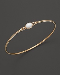 A single white agate stone is set in gleaming 18K rose gold on this stunning Di MODOLO bracelet. A single white agate stone is set in gleaming 18K rose gold on this stunning Di MODOLO bracelet.