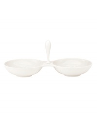 With an elegant white-on-white pattern featuring an embossed vine motif and radiant glaze, the Opal Innocence Carved condiment server gets your table set for refined dining every day. With an elegant white-on-white pattern featuring an embossed vine motif and radiant glaze, the Opal Innocence Carved condiment server gets your table set for refined dining every day.