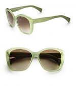 Translucent acetate with a textured surface and logo, accented temple create a unique design. Available in green with brown/grey gradient lens. Logo temples100% UV protectionMade in Italy 