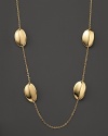 Gleaming links of 18K yellow gold add luxe to your look. From Roberto Coin's Chic And Shine Collection.