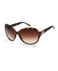 Be a framed beauty like the designer herself. Sunglasses by Jessica Simpson focus on ultimate style, raising the fashion bar a few notches. Be a framed beauty like the designer herself. Sunglasses by Jessica Simpson focus on ultimate style, raising the fashion bar a few notches.