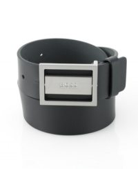 With a reversible style from black to brown, this Hugo Boss belt works with any palette. With a reversible style from black to brown, this Hugo Boss belt works with any palette.