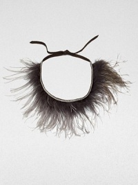 Luxurious, playful ostrich feathers, secured with a ribbon tie.Circumfrence, 8Ostrich feathersMade in Italy of imported fabric Luxurious, playful ostrich feathers, secured with a ribbon tie.Circumfrence, 8Ostrich feathersMade in Italy of imported fabric
