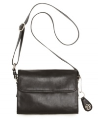 The sleek sophistication of this Giani Bernini handbag hides a versatile interior with multiple compartments and pockets. The sleek sophistication of this Giani Bernini handbag hides a versatile interior with multiple compartments and pockets.