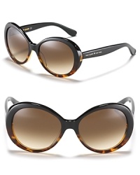 Fashion meets fun in these round oversized sunglasses with a playful gradient frame. Fashion meets fun in these round oversized sunglasses with a playful gradient frame.