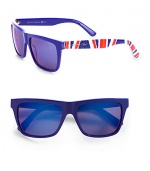 A design of true jubilation, this patriotic style features a classic frame in lightweight acetate. Available in blue with blue sky mirror lens. Logo accented Union Jack printed temples100% UV protectionMade in Italy 
