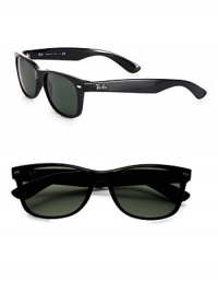 The definitive Wayfarer shaped frame with signature logo detail on the temples, in lightweight plastic. Available in polarized black frames with crystal green lenses.Plastic100% UV ProtectionMade in Italy The definitive Wayfarer shaped frame with signature logo detail on the temples, in lightweight plastic. Available in polarized black frames with crystal green lenses.Plastic100% UV ProtectionMade in Italy