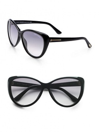A chic, acetate design with a beveled rim and logo temples. Available in shiny black with grey gradient lens. Logo temples100% UV protectionMade in Italy A chic, acetate design with a beveled rim and logo temples. Available in shiny black with grey gradient lens. Logo temples100% UV protectionMade in Italy