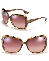 Exude A-lister allure in these oversized shades from Emporio Armani. Exude A-lister allure in these oversized shades from Emporio Armani.