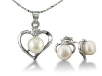 Heart Shaped Freshwater Pearl Pendant and Earrings Set Heart Shaped Freshwater Pearl Pendant and Earrings Set