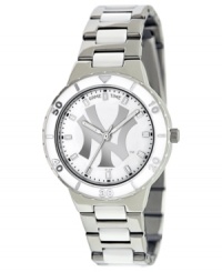 Bronx Bombers! Root for your team 24/7 with this sporty watch from Game Time. Features a New York Yankees logo at the dial. Bronx Bombers! Root for your team 24/7 with this sporty watch from Game Time. Features a New York Yankees logo at the dial.