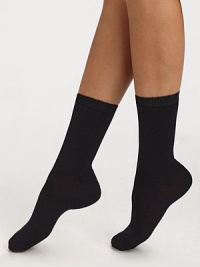 A classic design in a warm, wool blend. Ribbed leg bandFlat toe seam80% wool/20% nylonHand washMade in Italy A classic design in a warm, wool blend. Ribbed leg bandFlat toe seam80% wool/20% nylonHand washMade in Italy