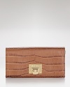 This effortless wallet captures the cosmopolitan essence of MICHAEL Michael Kors with its slim profile and sophisticated leather.