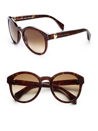 Lightweight acetate in a flattering shape with an edgy, skull detail at the temples. Available in dark havana with brown gradient lens or grey with brown lens. Skull accented logo temples100% UV protectionMade in Italy Lightweight acetate in a flattering shape with an edgy, skull detail at the temples. Available in dark havana with brown gradient lens or grey with brown lens. Skull accented logo temples100% UV protectionMade in Italy