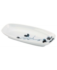 Adorned with painterly leaves and vines, the large Silhuet oblong tray instills a sense of peace and calm at casual tables. Featuring a canvas of sleek white porcelain with the renowned quality of Dansk. Adorned with painterly leaves and vines, the large Silhuet oblong tray instills a sense of peace and calm at casual tables. Featuring a canvas of sleek white porcelain with the renowned quality of Dansk.