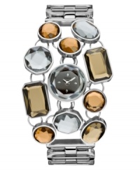 Add endless dazzle to your look with a cascade of bold crystals adorning this GUESS watch. Add endless dazzle to your look with a cascade of bold crystals adorning this GUESS watch.