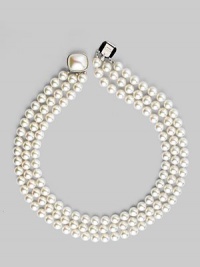 Classic and elegant, organic man-made nested pearl necklace with mabe pearl clasp. 8mm organic round white pearl 18k gold vermeil Length, about 16 Square mabe pearl clasp Made in Spain Classic and elegant, organic man-made nested pearl necklace with mabe pearl clasp. 8mm organic round white pearl 18k gold vermeil Length, about 16 Square mabe pearl clasp Made in Spain