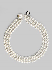 Classic and elegant, organic man-made nested pearl necklace with mabe pearl clasp. 8mm organic round white pearl 18k gold vermeil Length, about 16 Square mabe pearl clasp Made in Spain