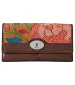 Upgrade your accessories arsenal with this colorful, floral design from Fossil. Gorgeous leather and vintage-inspired details add instant appeal, while the exquisitely organized interior boasts room for all your essentials