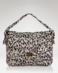 In nylon, MARC BY MARC JACOBS' computer case is an effortlessly practical style. A poppy print in a just-right size lend a coolly of-the-moment vibe. In nylon, MARC BY MARC JACOBS' computer case is an effortlessly practical style. A poppy print in a just-right size lend a coolly of-the-moment vibe.