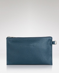 Refined in its simplicity, a leather Longchamp cosmetics case carries your essentials without excess. Refined in its simplicity, a leather Longchamp cosmetics case carries your essentials without excess.