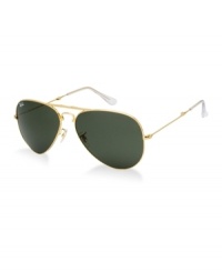 For the first time since 1937, the most iconic Ray-Ban style is now foldable. The high-end design technology of the eight hinges allow for the foldability of the aviator frame. The reinvented look allows you to fold and go, proving that you'll be in style no matter where you are. For the first time since 1937, the most iconic Ray-Ban style is now foldable. The high-end design technology of the eight hinges allow for the foldability of the aviator frame. The reinvented look allows you to fold and go, proving that you'll be in style no matter where you are.