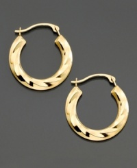 An elegant twist on the classic hoop. 18k gold hoop earrings with a pretty textured design for a more modern look. 8 An elegant twist on the classic hoop. 18k gold hoop earrings with a pretty textured design for a more modern look. 8
