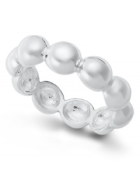 With its unique beaded design, Giani Bernini's pretty sterling silver ring is a must-have piece. Size 7 or 8. With its unique beaded design, Giani Bernini's pretty sterling silver ring is a must-have piece. Size 7 or 8.